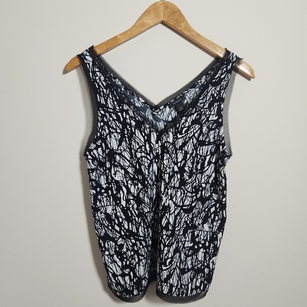 Halogen Tank Top Women’s Small Black White Abstract Pattern Sleeveless Blouse